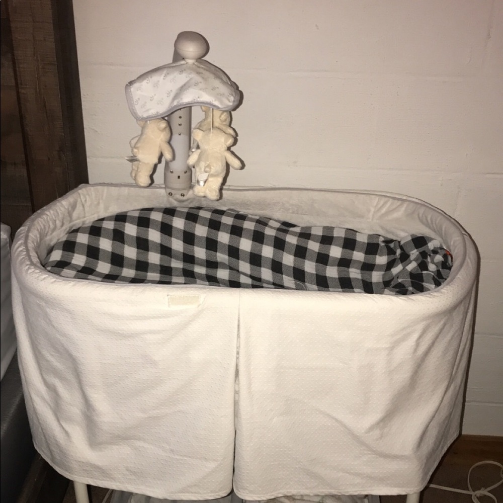 Gliding bassinet!